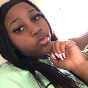 Meet your Posher, Akyla